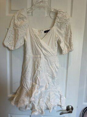 BCBGMazAzria white summer dress, size xs